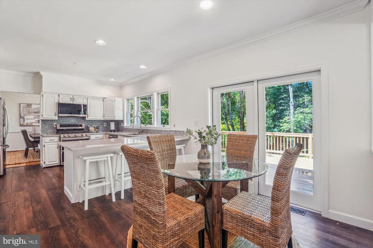 Dining room, Interior, Kitchen, Recessed Lighting, Wood Texture Flooring