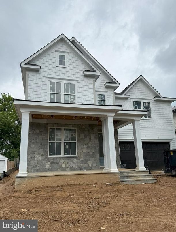 Attached, Exterior, Facade, American Craftsman