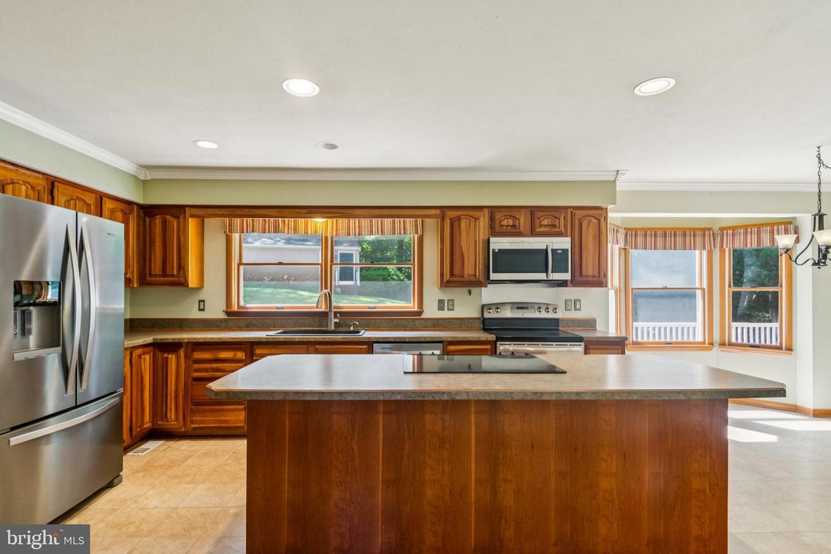 Interior, Kitchen, Pendant Lights, Recessed Lighting, Stainless Steel Appliances