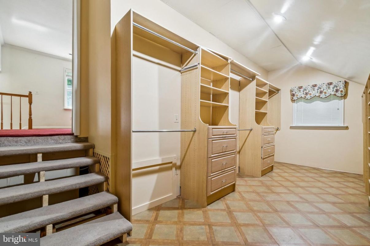Interior, Recessed Lighting, Walk-in Closets