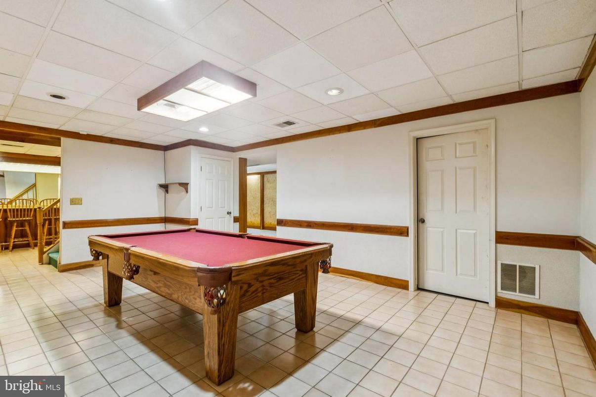 Billiard Table, Game Room, Interior, Recessed Lighting