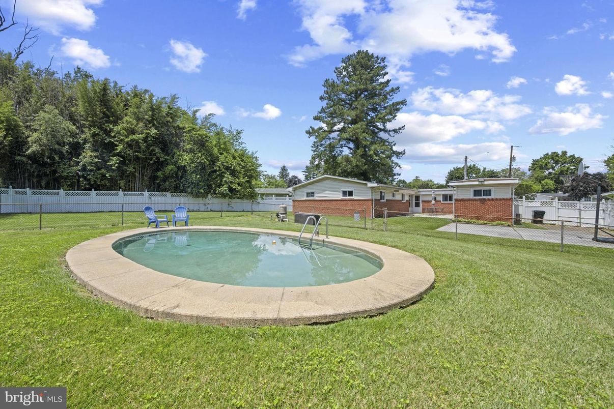 Backyard, Exterior, Pool