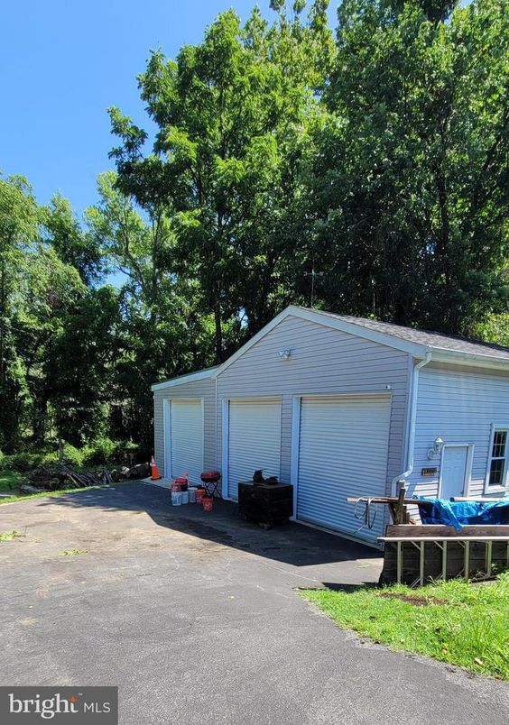 Detached Garage, Exterior