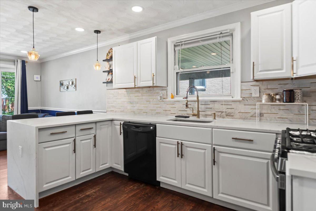 Interior, Kitchen, Pendant Lights, Recessed Lighting, Wood Texture Flooring