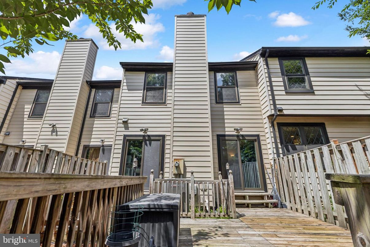 Exterior, Facade, Rowhouse