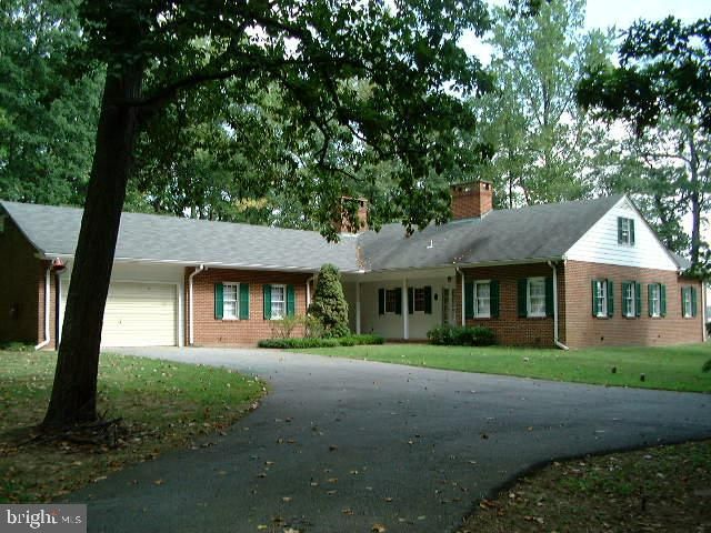 Attached, Exterior, Facade, Brick Facade, Ranch