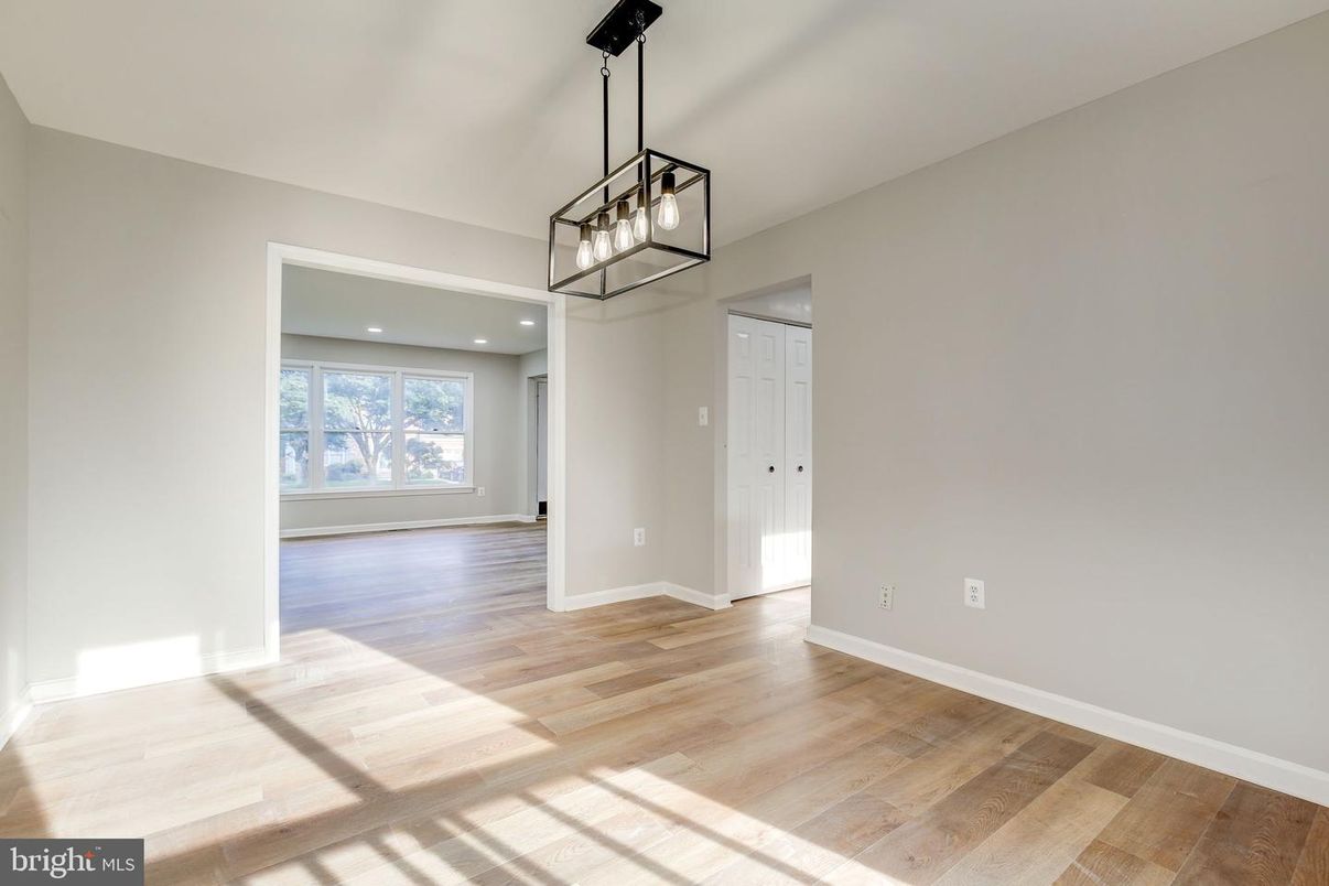 Empty room, Interior, Pendant Lights, Recessed Lighting, Wood Texture Flooring