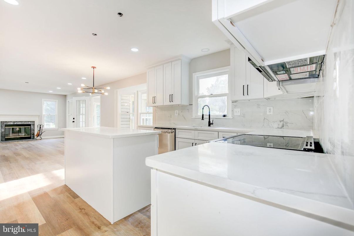 Fireplace, Interior, Kitchen, Marble Walls, Pendant Lights, Recessed Lighting, Wood Texture Flooring
