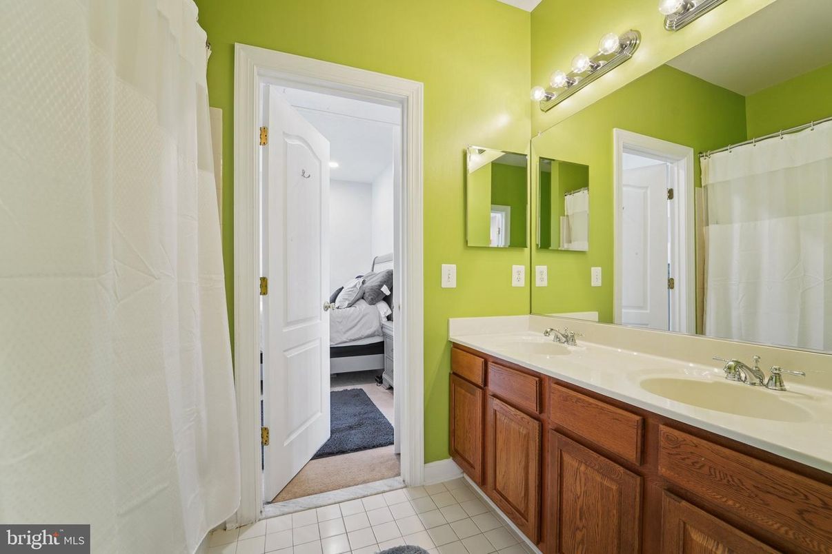 Bathroom, Bedroom, Dual Sink Vanities, Interior