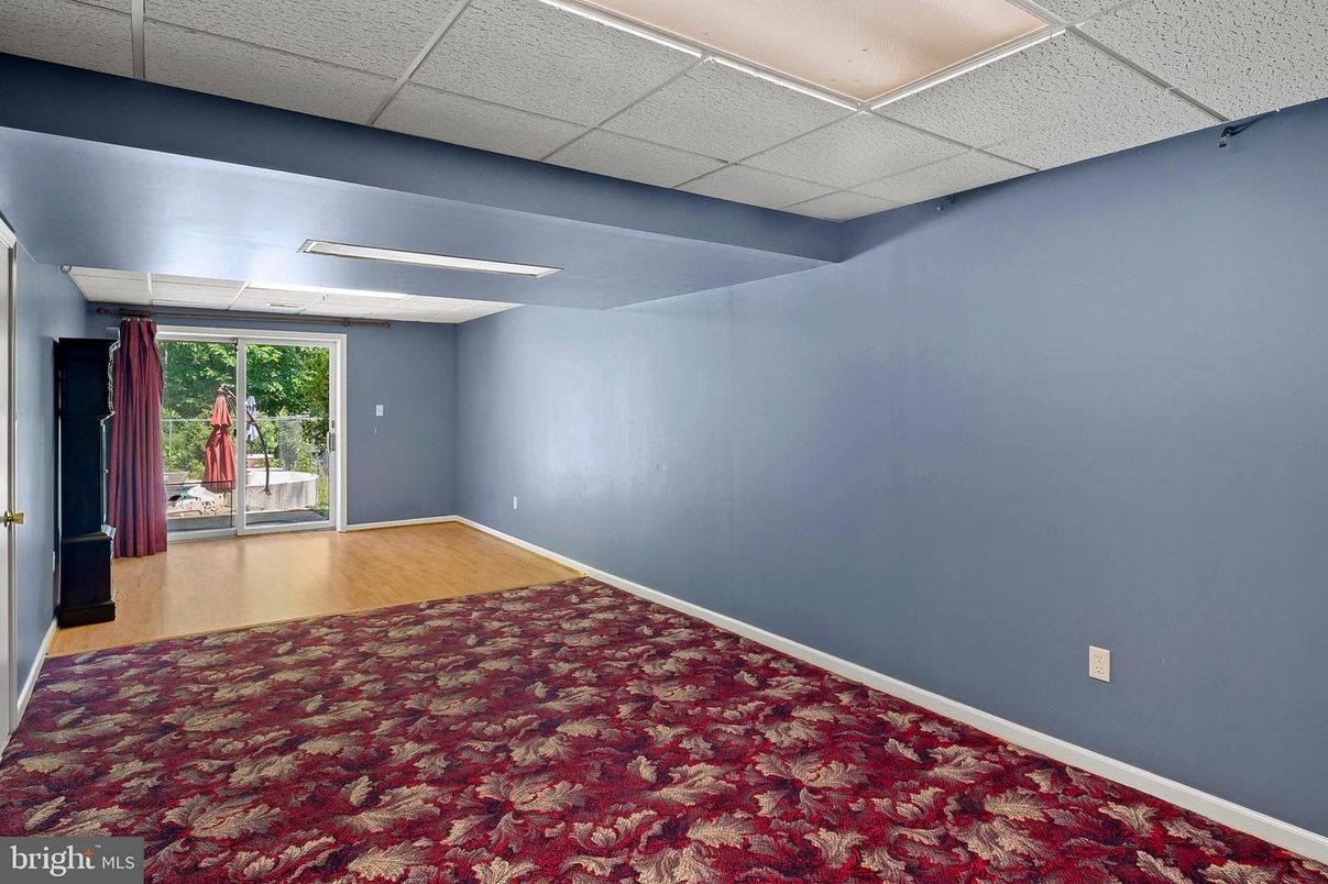Empty room, Interior, Recessed Lighting