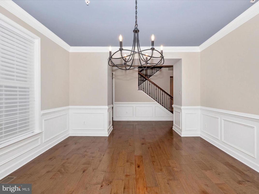 Chandelier, Empty room, Interior, Wood Texture Flooring