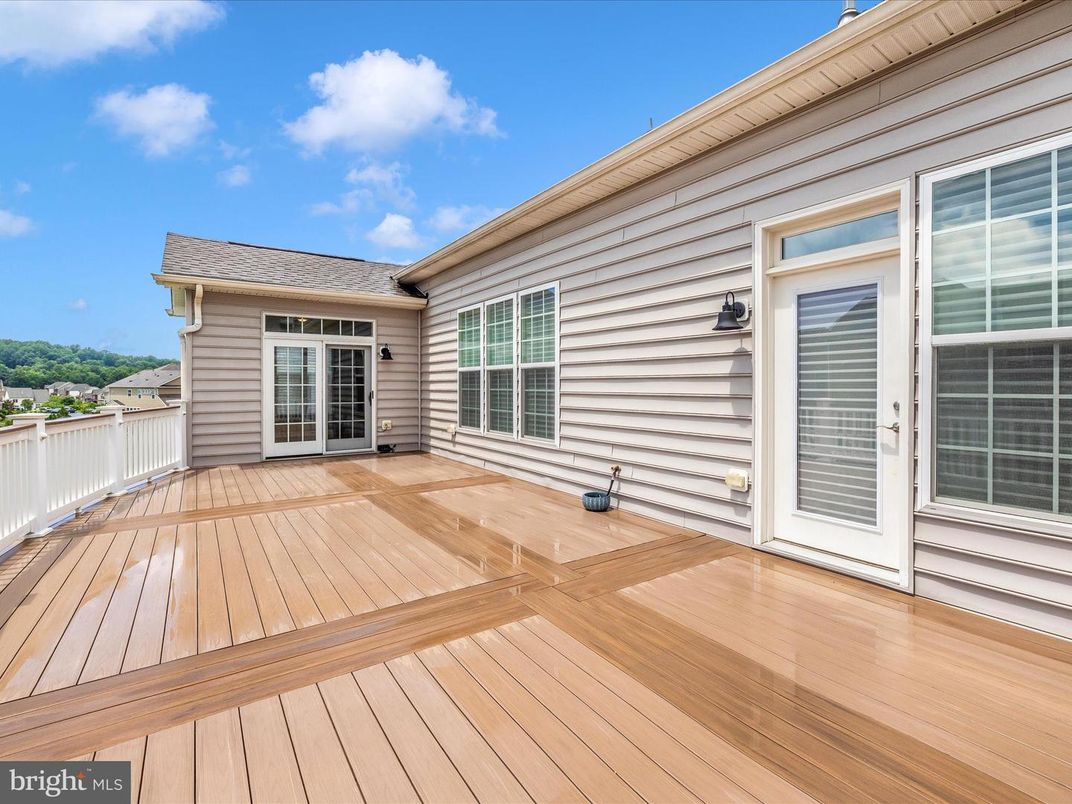 Exterior, Wood Texture Flooring