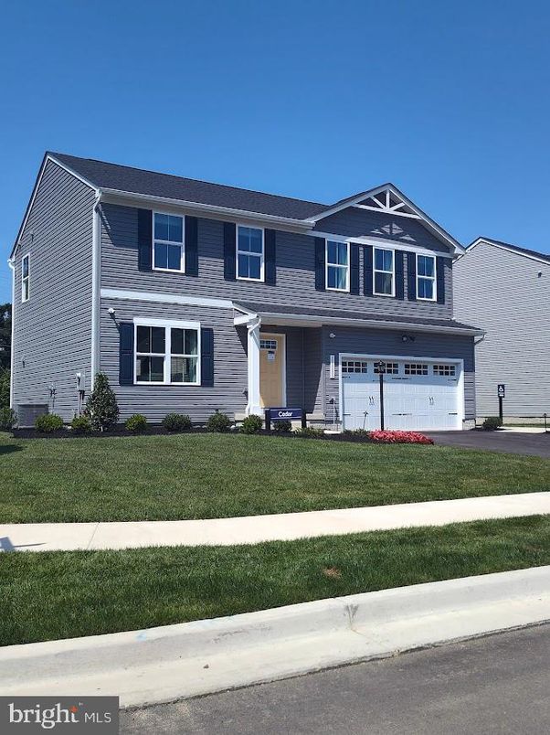 Attached, Exterior, Facade, Farmhouse
