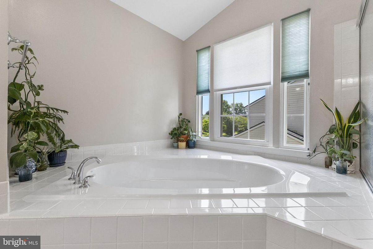 Bathroom, Interior, Tile Countertops
