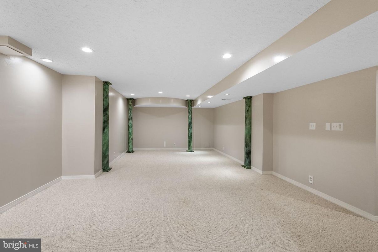 Empty room, Interior, Recessed Lighting