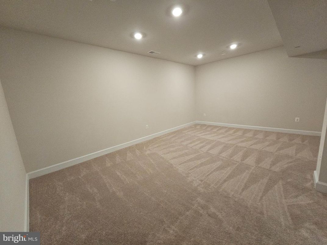 Empty room, Interior, Recessed Lighting