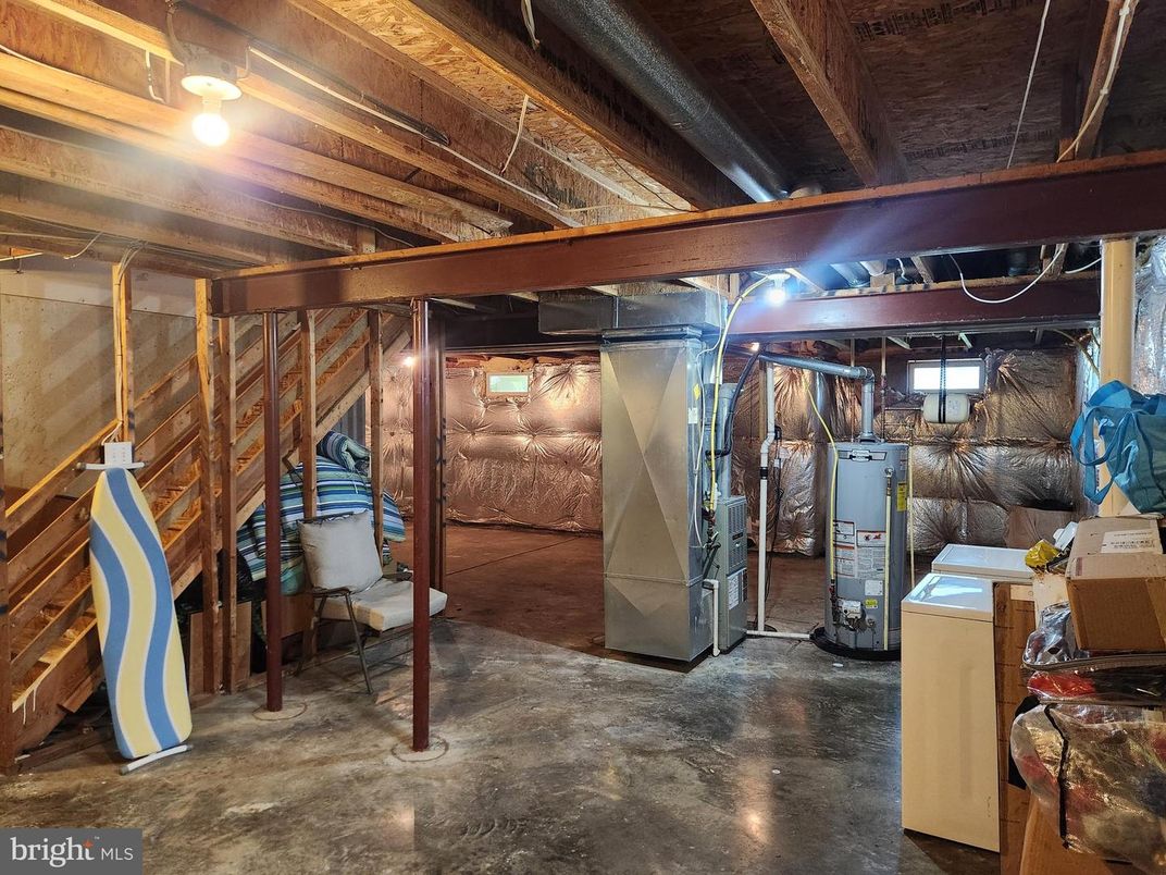Interior, Washer, Wooden Beams