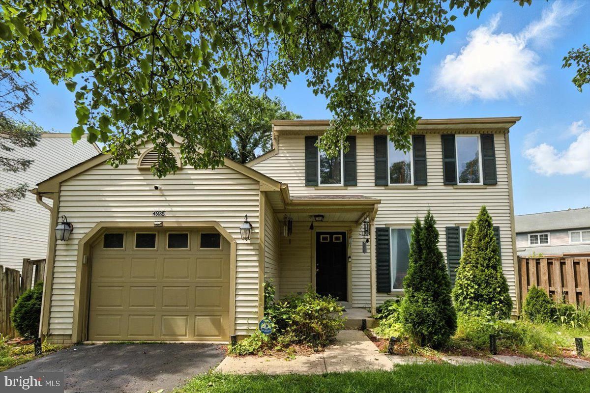 Attached, Exterior, Facade, American Craftsman