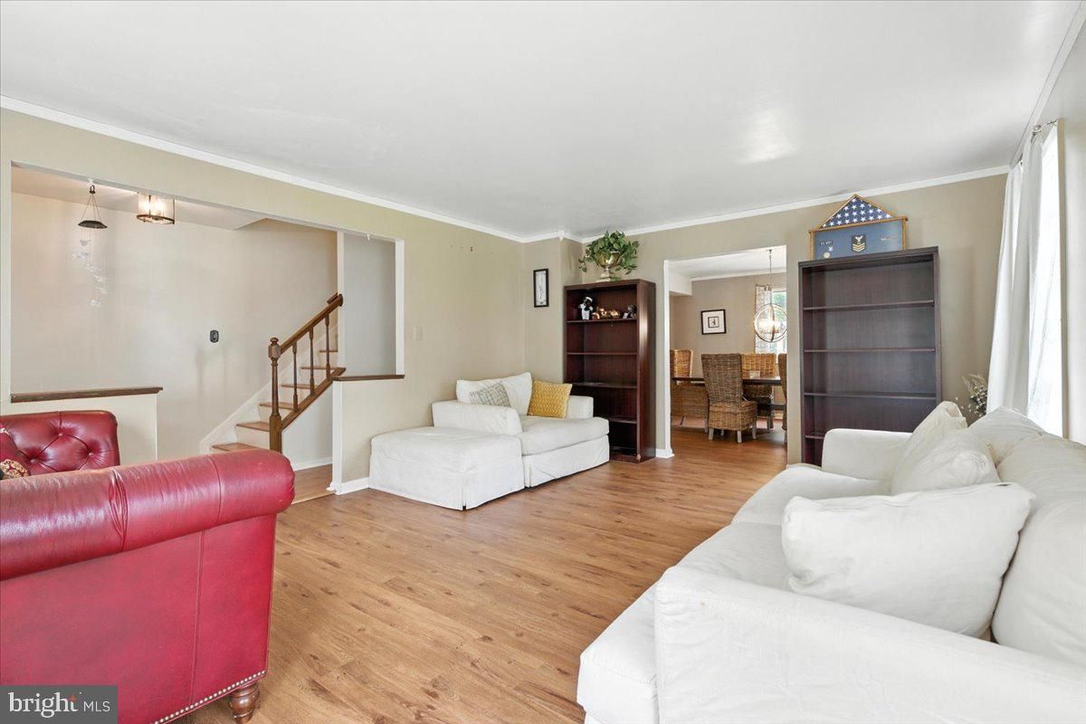 Interior, Living room, Pendant Lights, Wood Texture Flooring