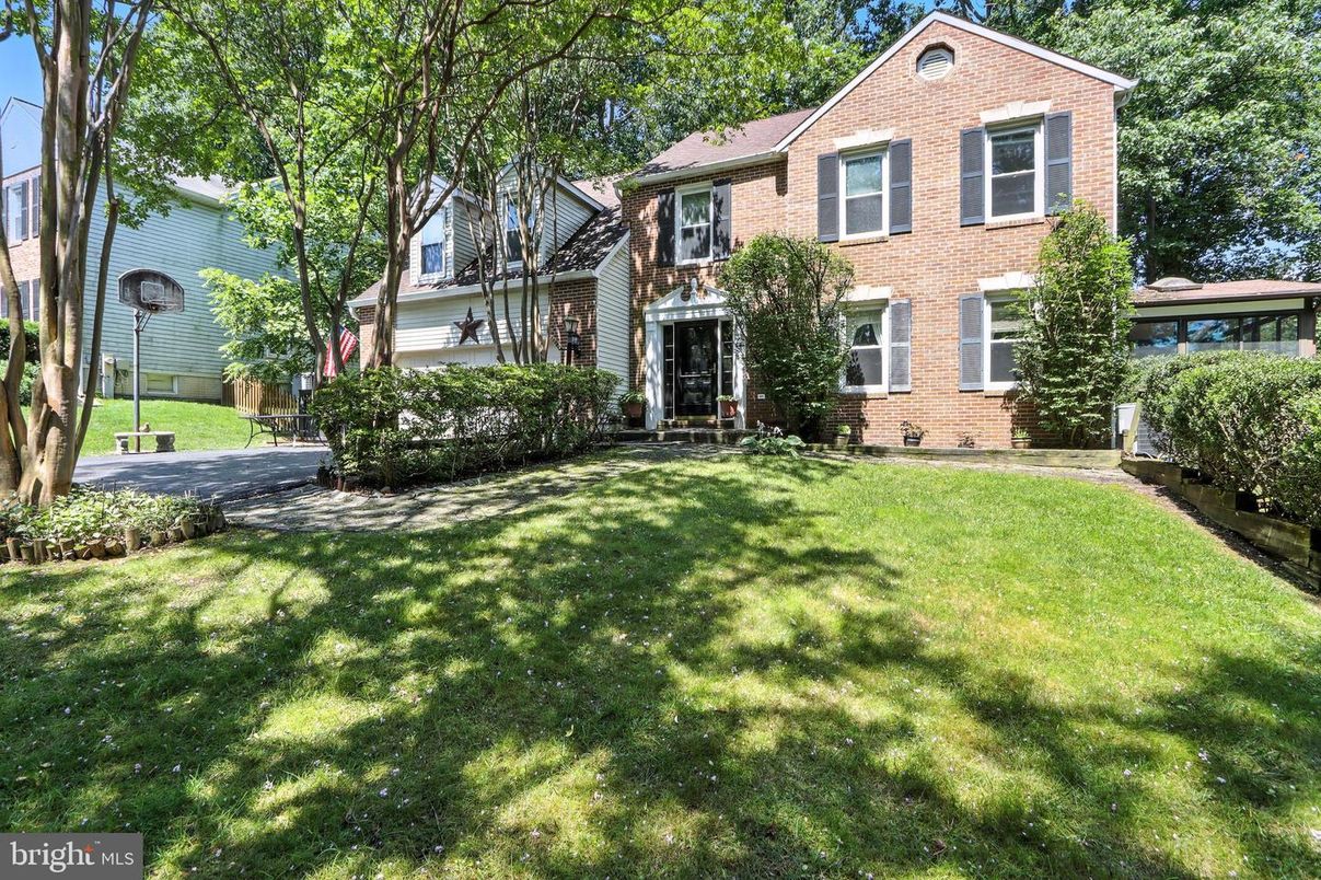 Backyard, Exterior, Facade, Brick Facade, Brick Traditional