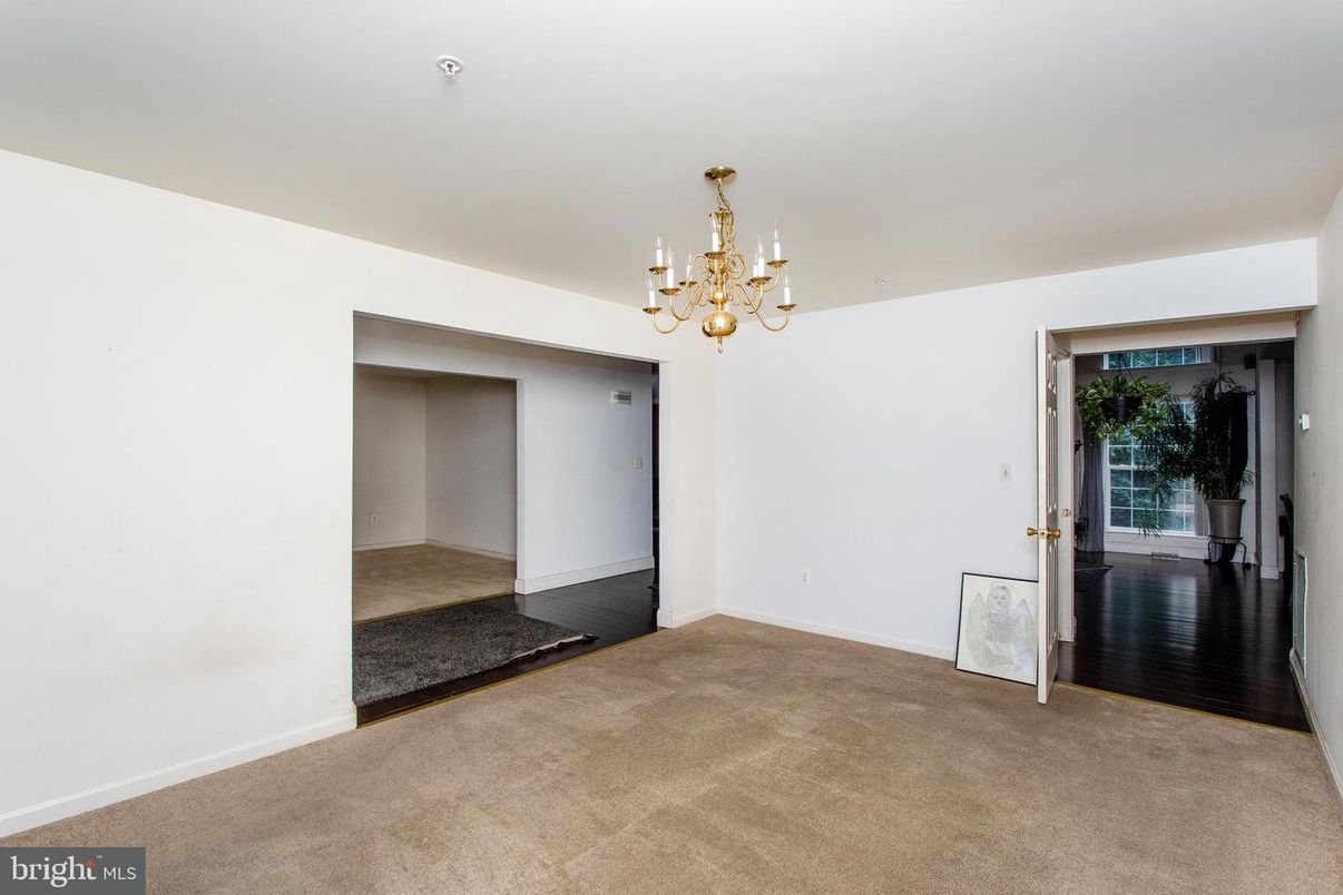 Chandelier, Empty room, Interior, Wood Texture Flooring