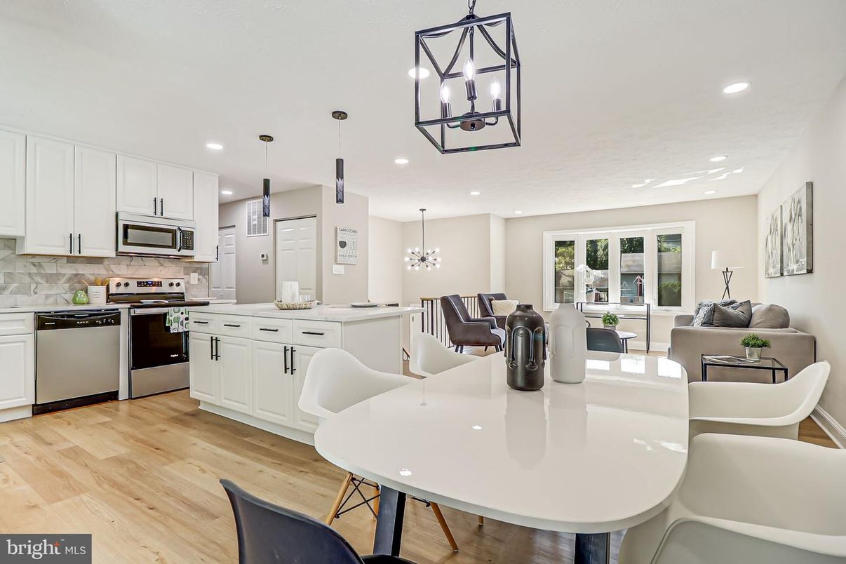 Dining room, Interior, Kitchen, Living room, Pendant Lights, Recessed Lighting, Stainless Steel Appliances, Wood Texture Flooring