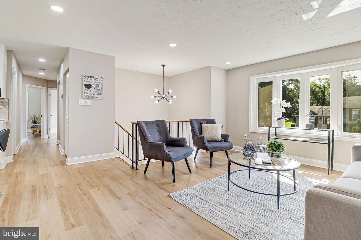 Interior, Living room, Pendant Lights, Recessed Lighting, Wood Texture Flooring