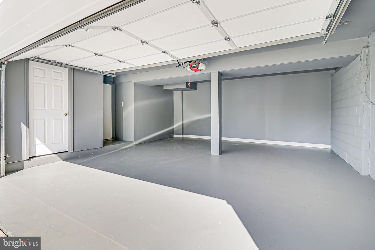 Garage, Interior