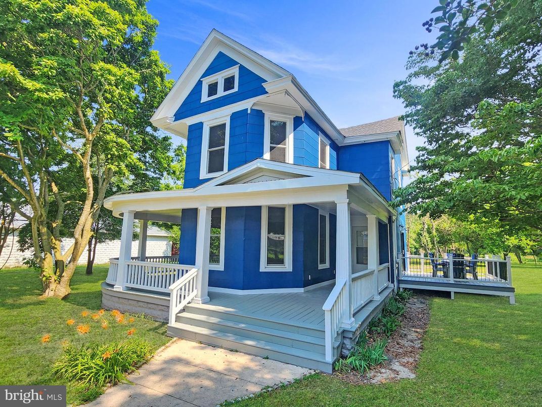 Exterior, Facade, Queen Anne Victorian