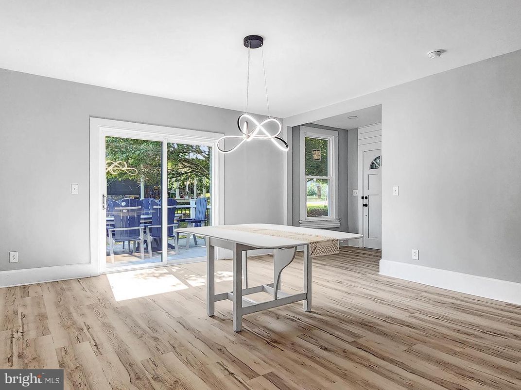 Interior, Pendant Lights, Wood Texture Flooring