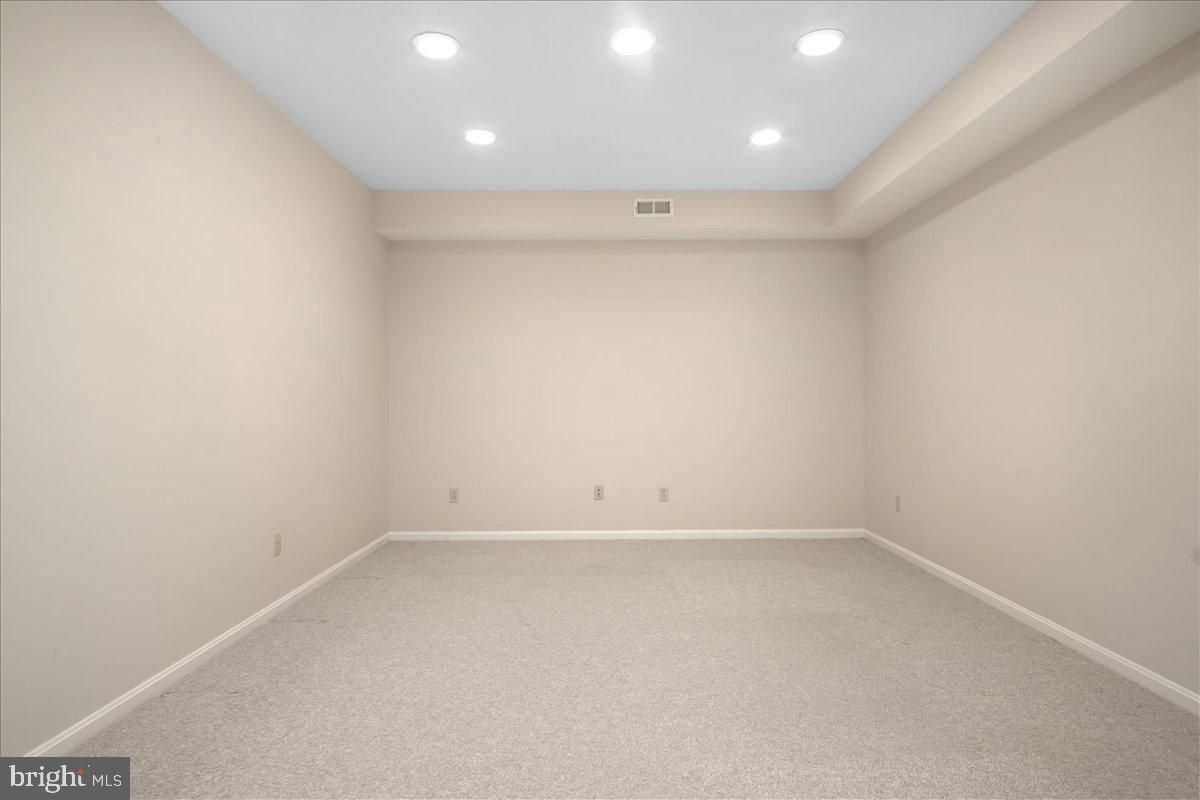 Empty room, Interior, Recessed Lighting