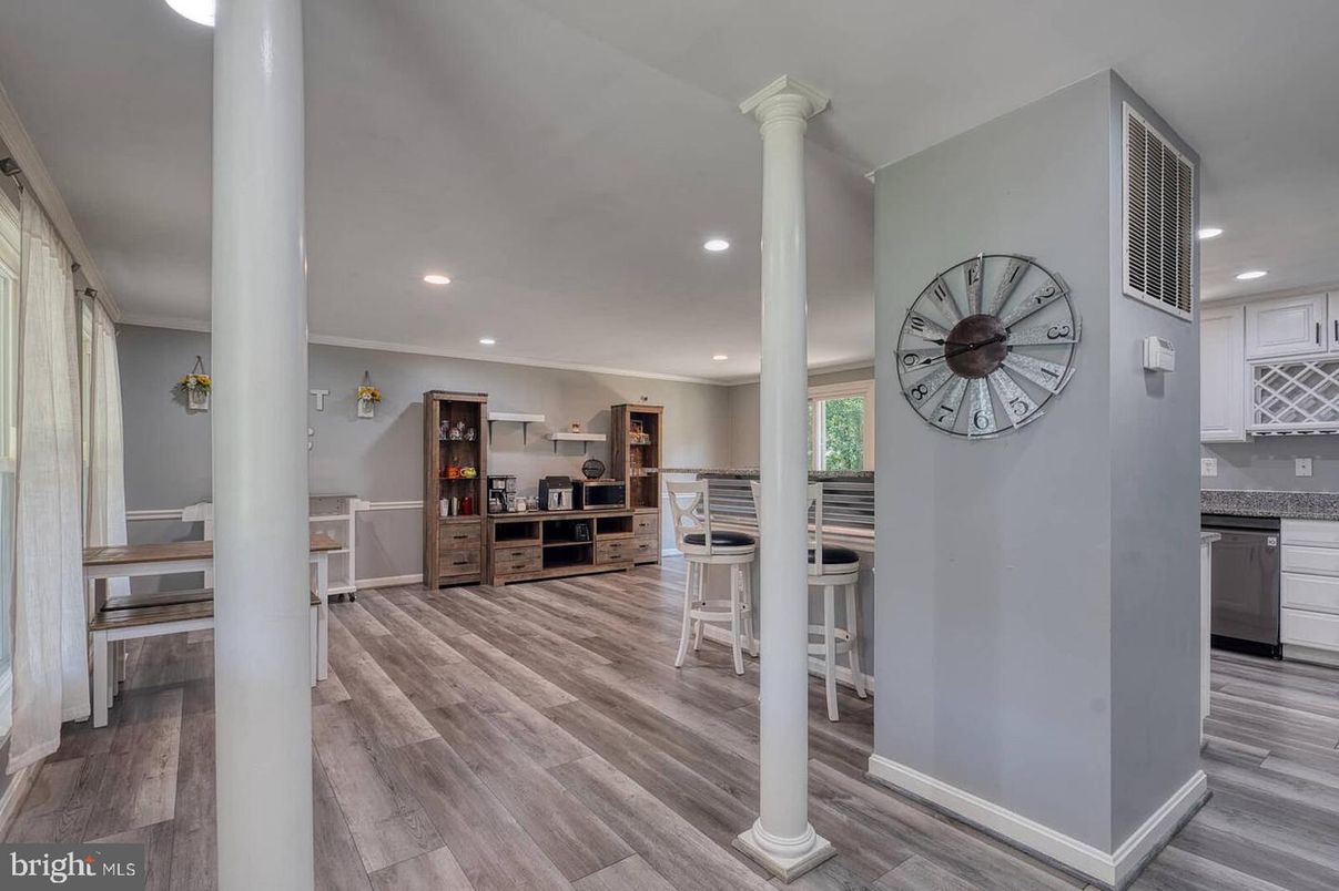 Interior, Recessed Lighting, Wood Texture Flooring
