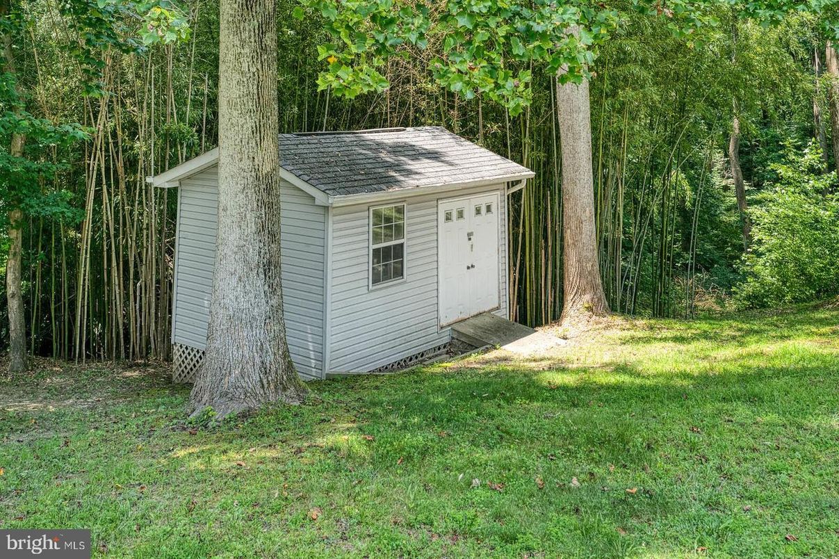 Detached Garage, Exterior