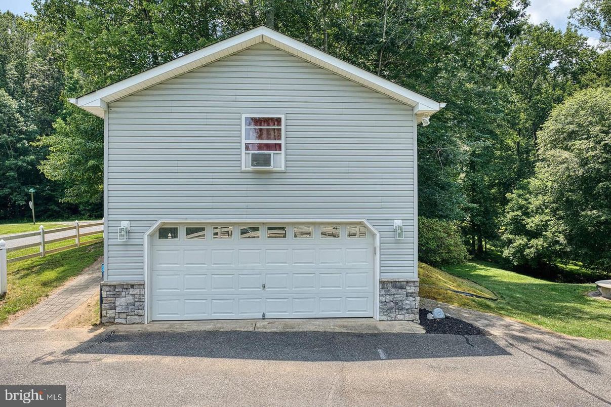 Detached Garage, Exterior