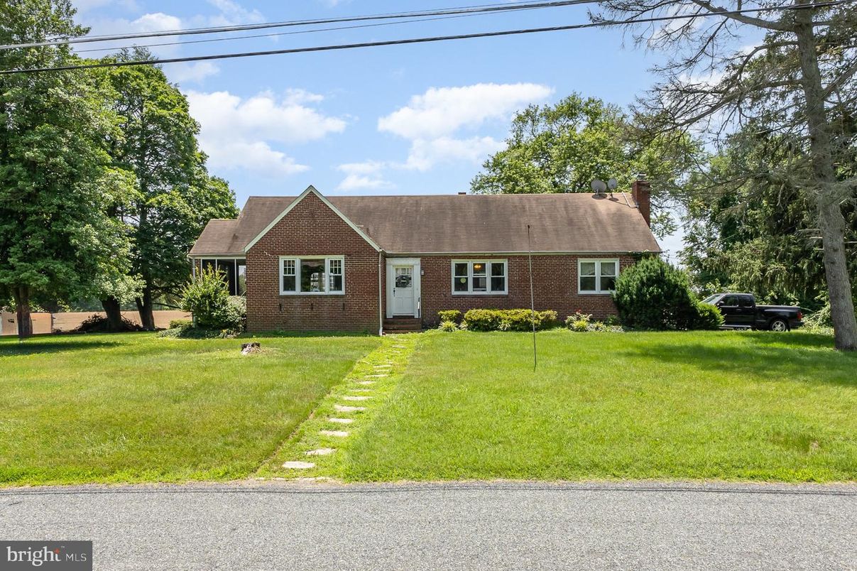 Exterior, Facade, Brick Facade, Cape Cod
