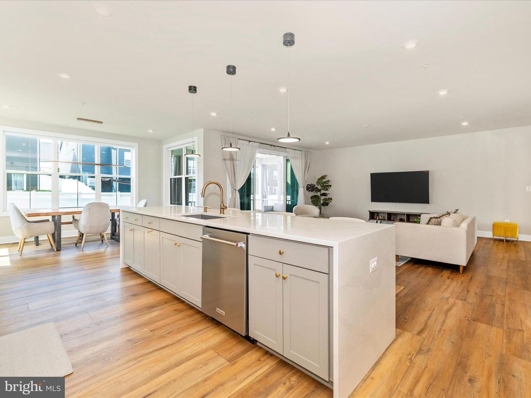 Dining room, Interior, Kitchen, Living room, Pendant Lights, Recessed Lighting, Stainless Steel Appliances, Wood Texture Flooring
