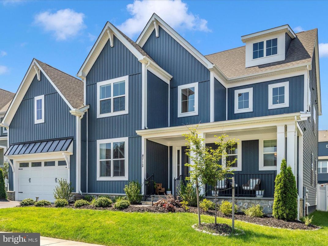 Attached, Exterior, Facade, Farmhouse
