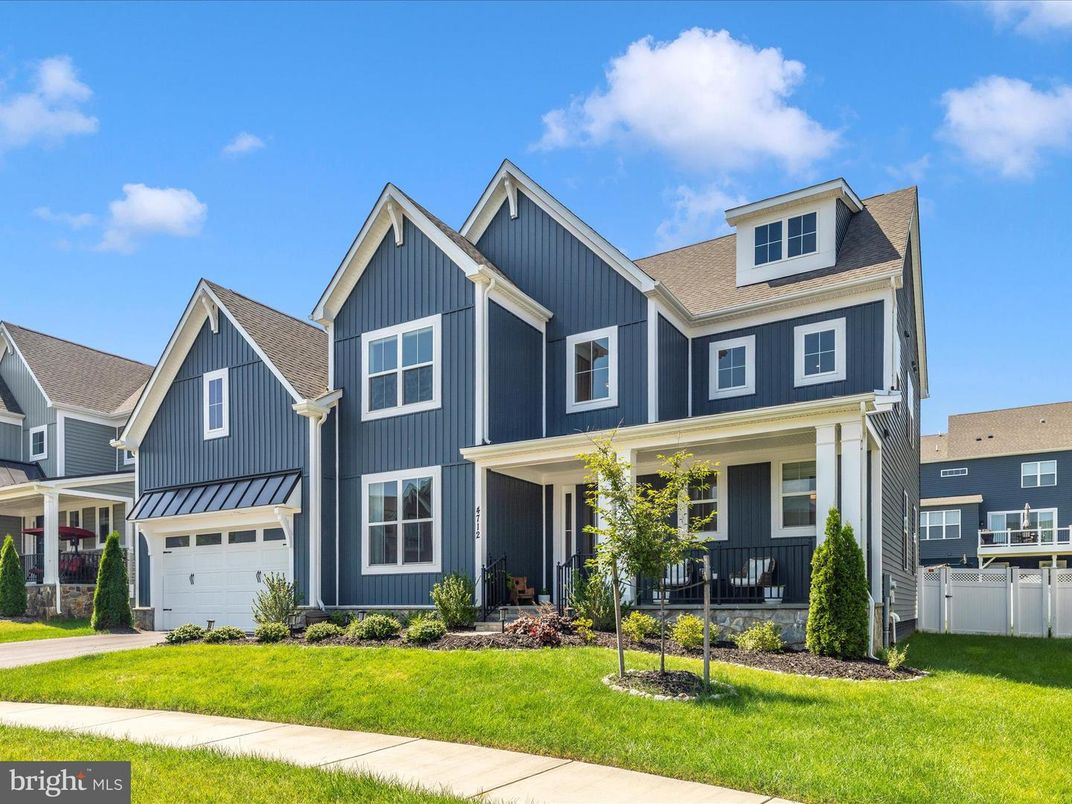 Attached, Exterior, Facade, Farmhouse