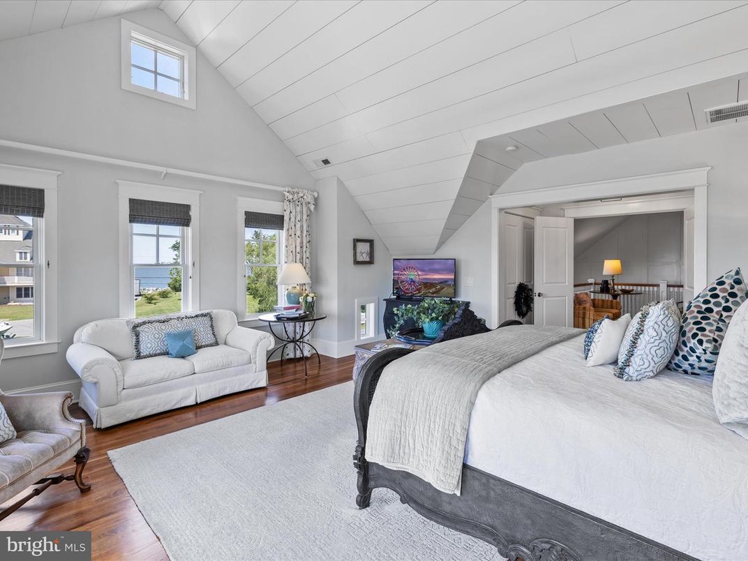 Bedroom, Interior, Water, Wood Texture Flooring