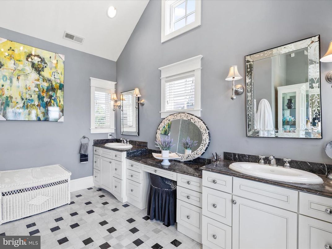 Bathroom, Dual Sink Vanities, Interior, Recessed Lighting