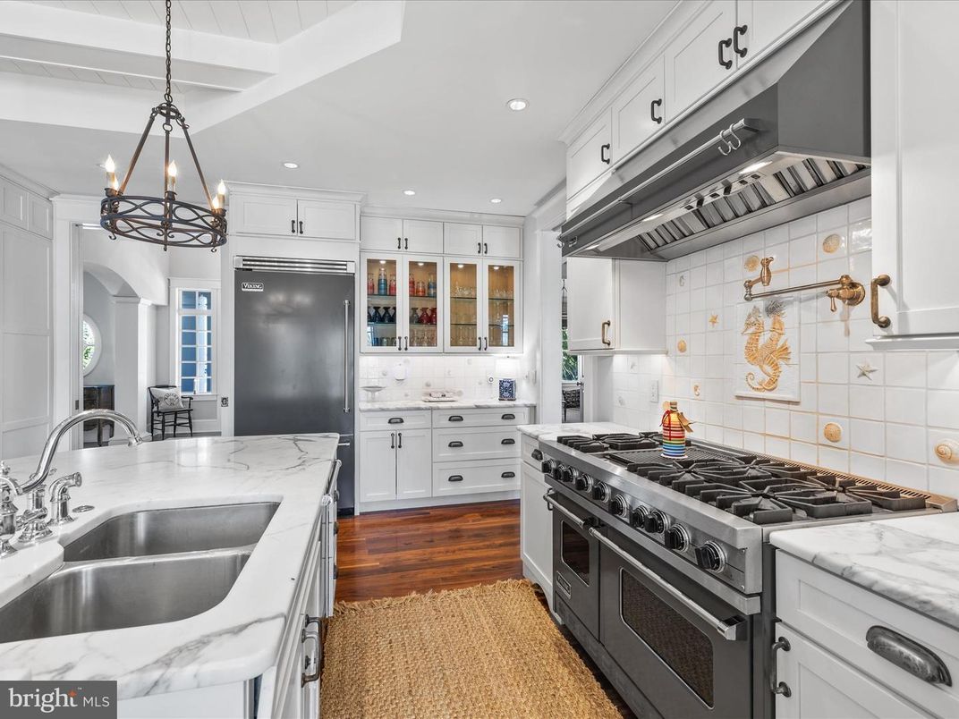 Chandelier, Interior, Kitchen, Pendant Lights, Recessed Lighting, Stainless Steel Appliances, Wood Texture Flooring