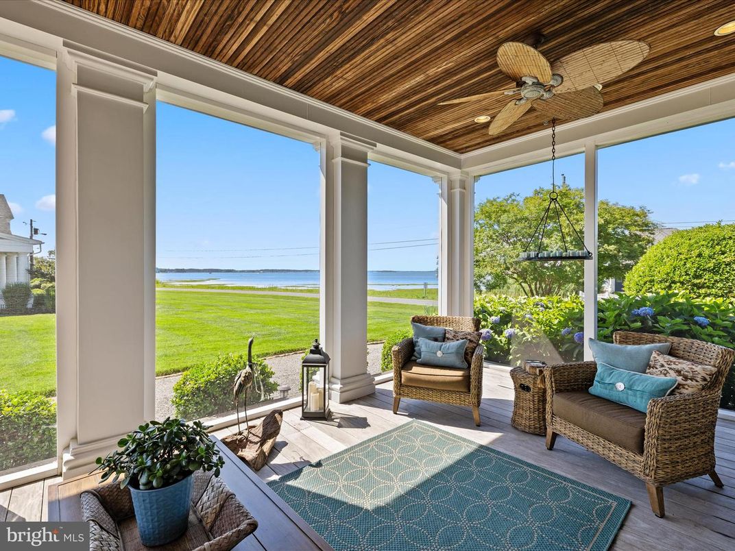 Interior, Sun Room, Water, Wood Texture Flooring