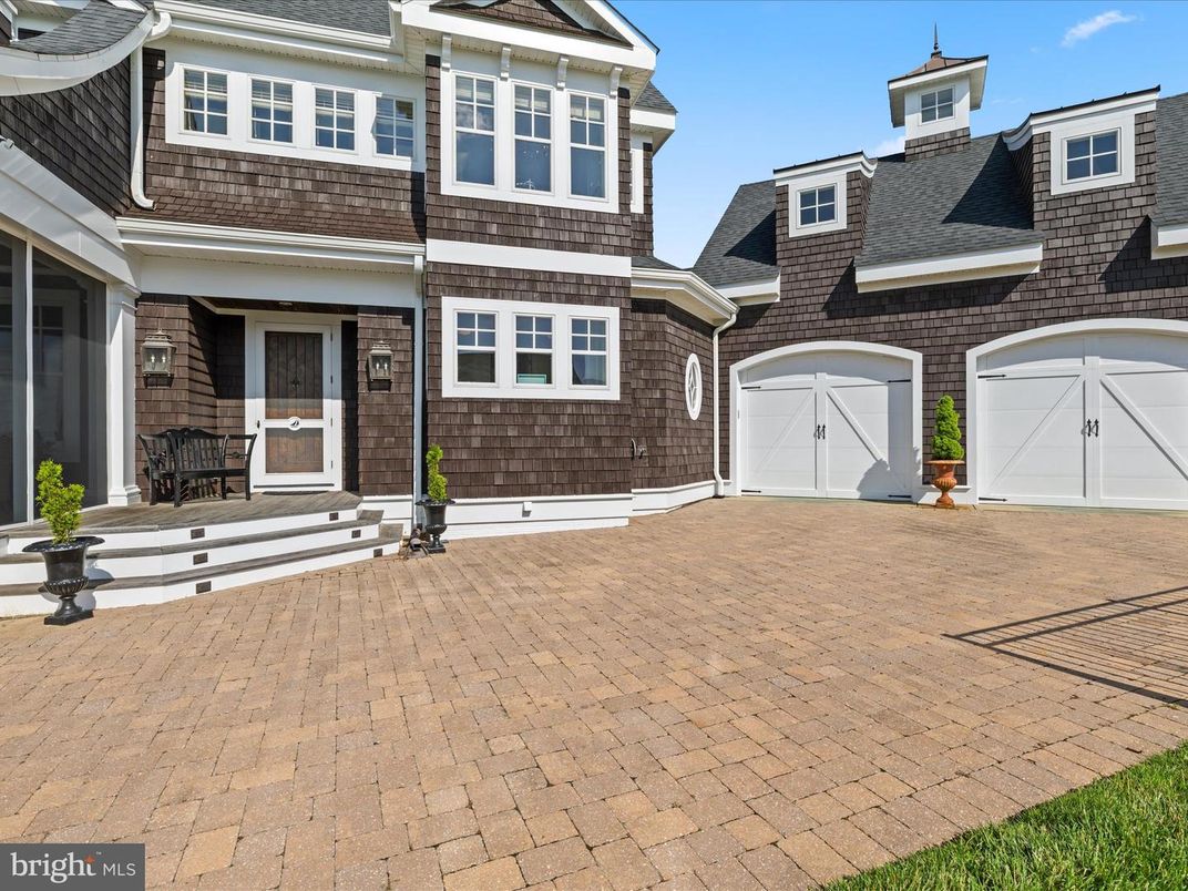 Attached, Exterior, Facade, Rowhouse