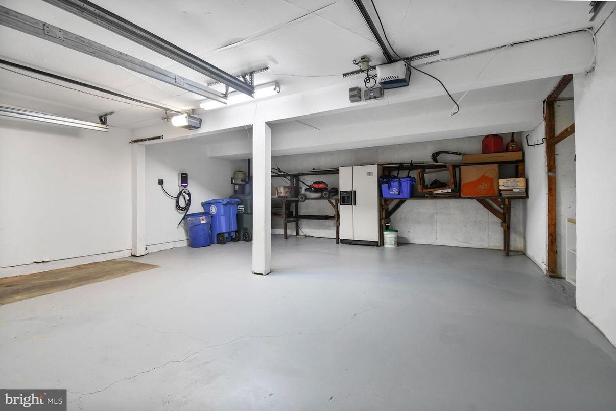 Garage, Interior