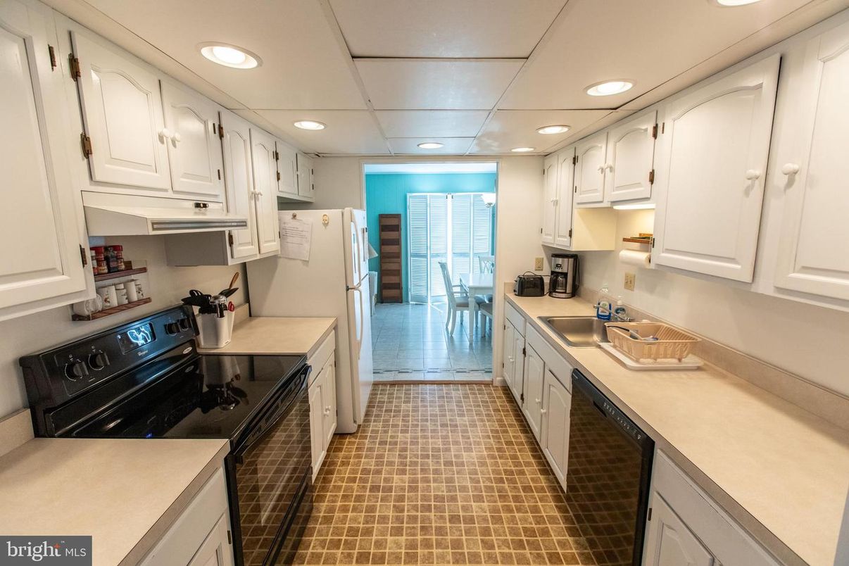 Dining room, Interior, Kitchen, Recessed Lighting