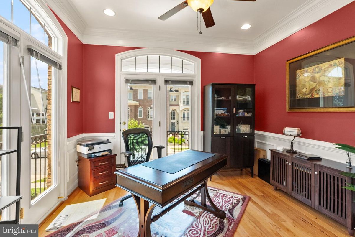 Home Office, Interior, Recessed Lighting, Wood Texture Flooring