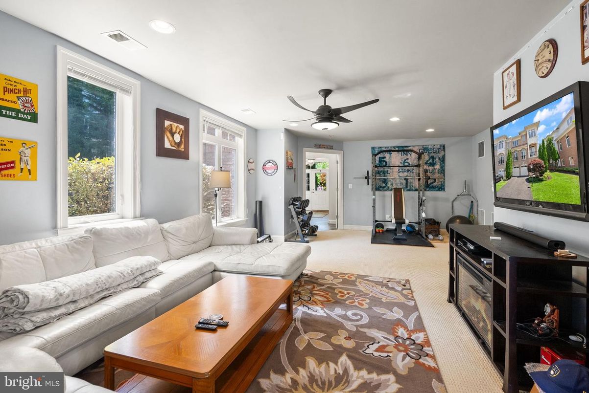 Fitness Equipment, Interior, Living room, Recessed Lighting