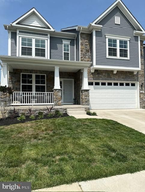 Attached, Exterior, Facade, American Craftsman