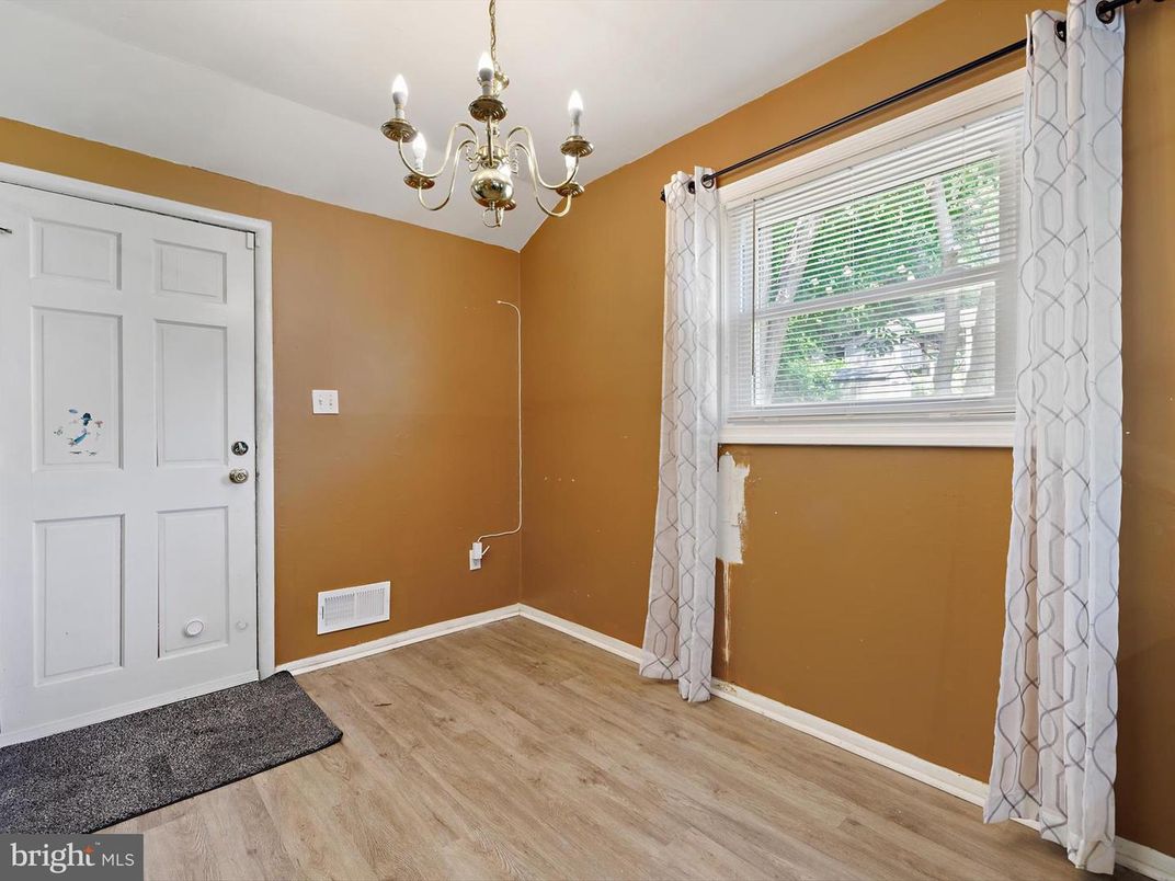 Chandelier, Empty room, Interior, Wood Texture Flooring