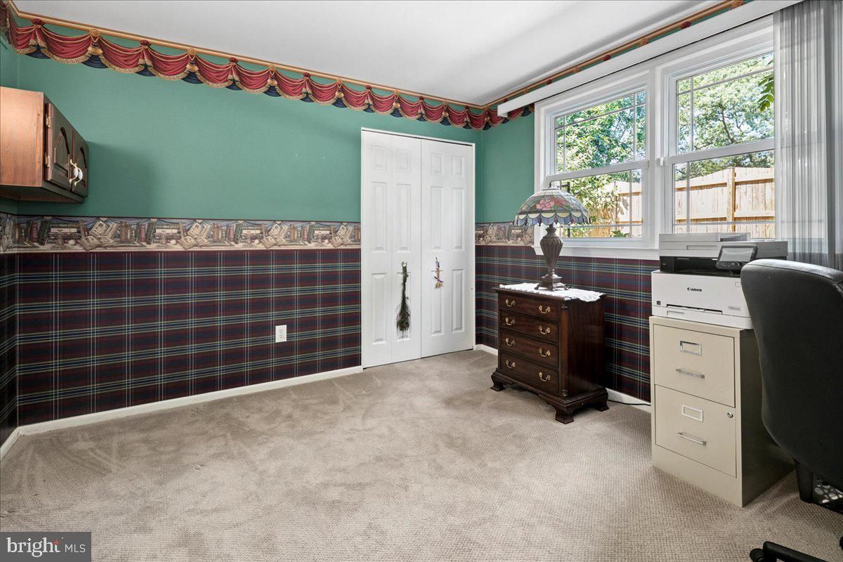 Home Office, Interior